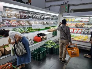 生鮮食品もありますよ。