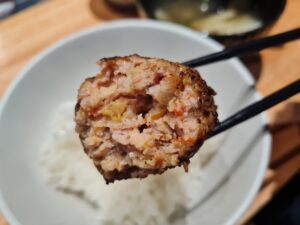 チキンハンバーグの断面