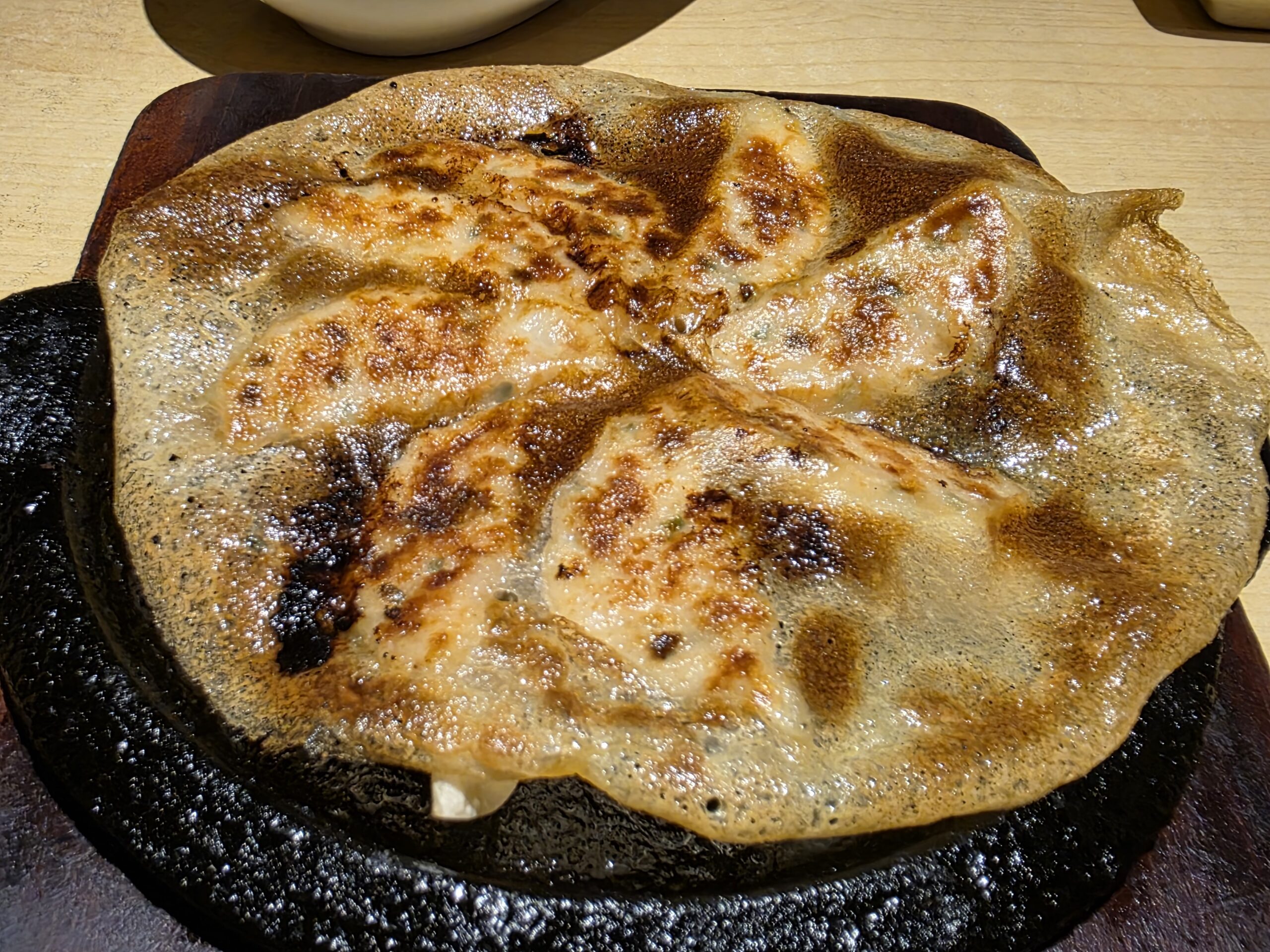 アツアツでパリパリの「餃子」