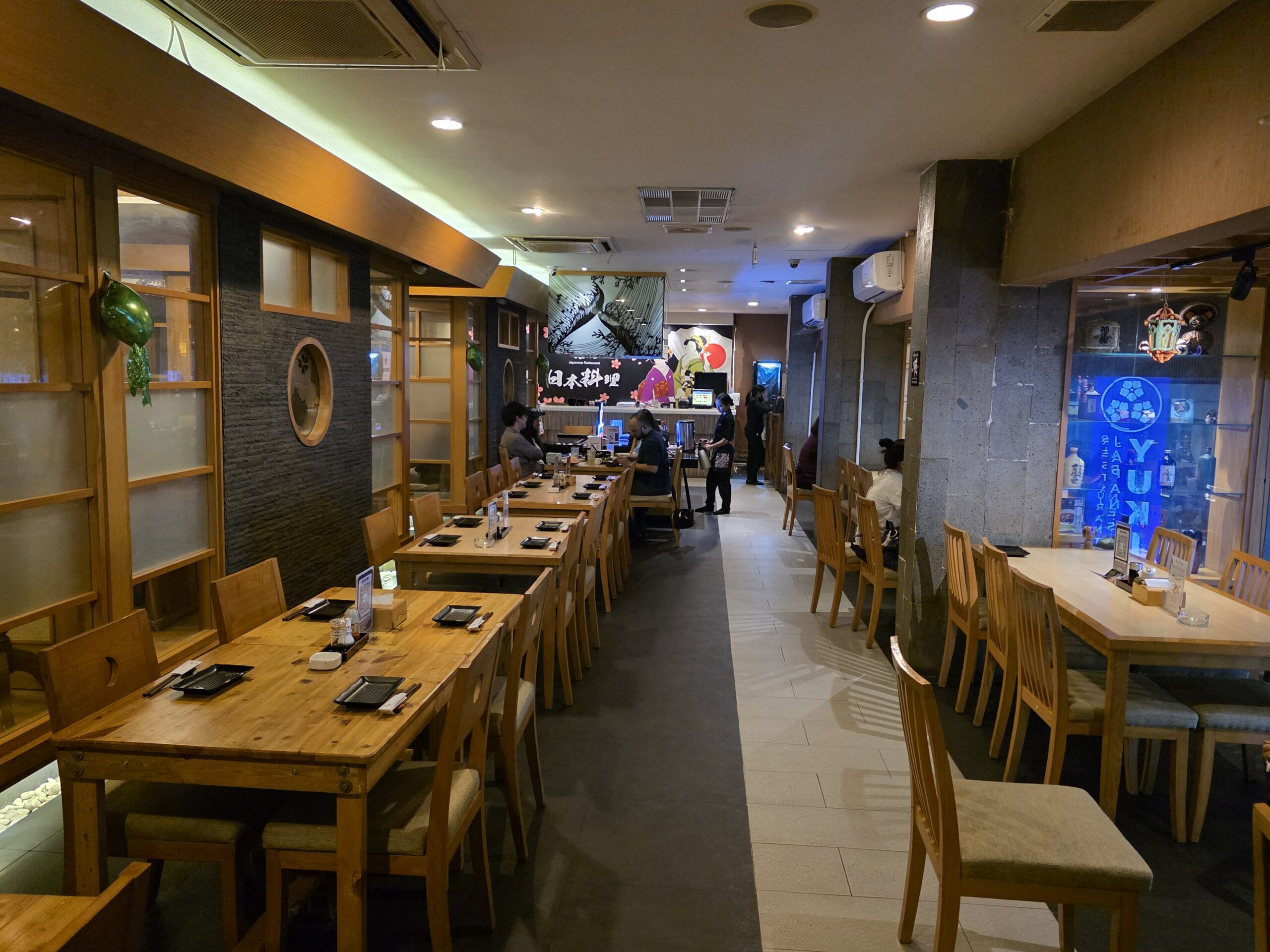 店内はこんな感じでした。