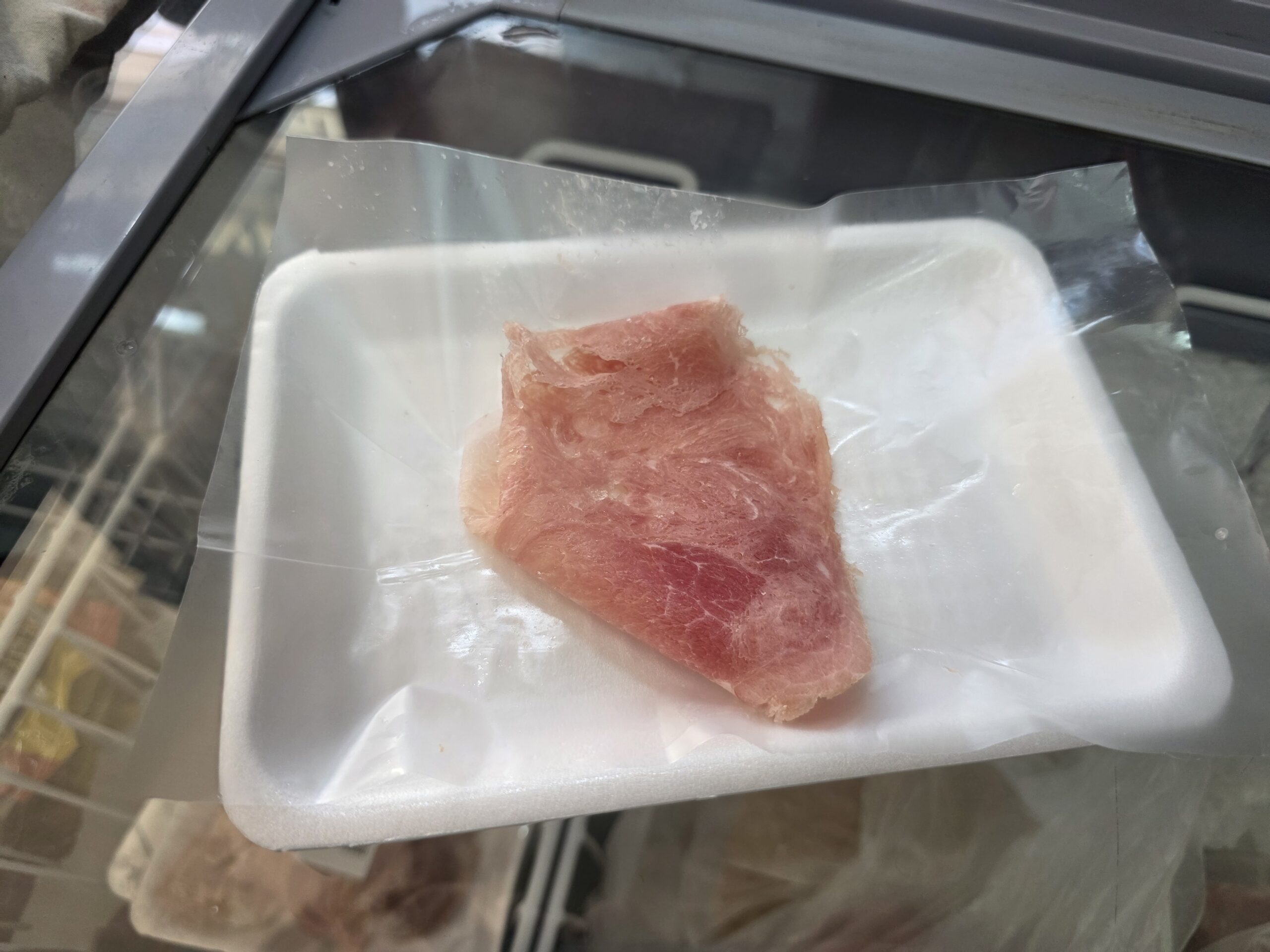 その場でスライスしてもらったハム。美味しかったです!