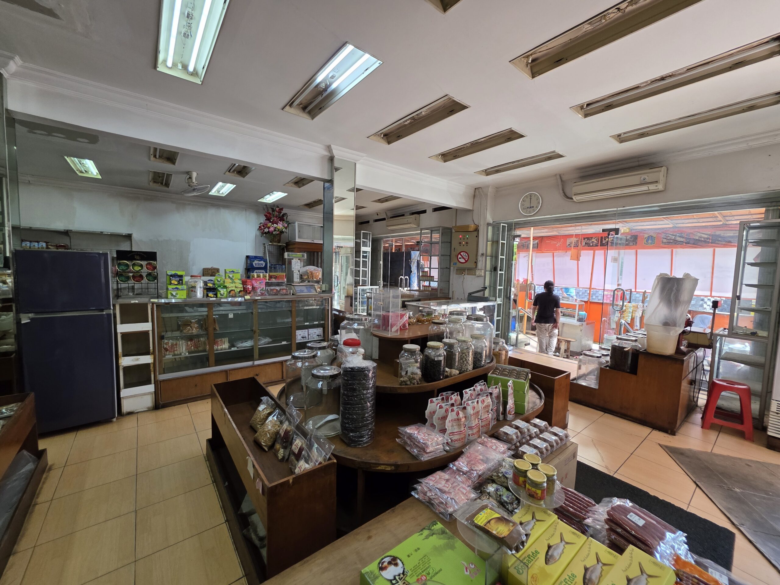 Toko Kawi(トコ・カウィ)の店内