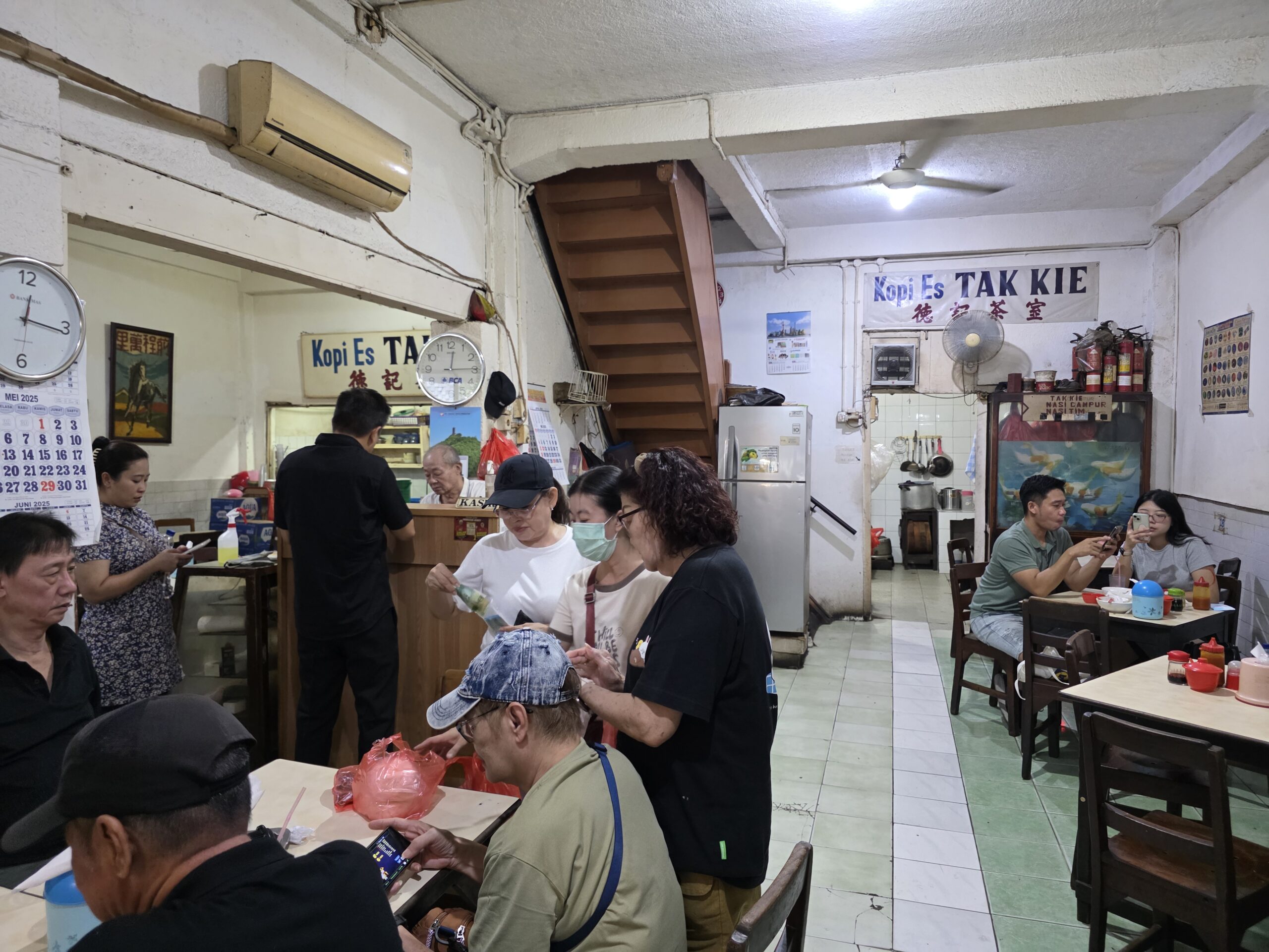 Kopi Es Tak Kie(コピ・エス・タッ・キー)、店内の様子
