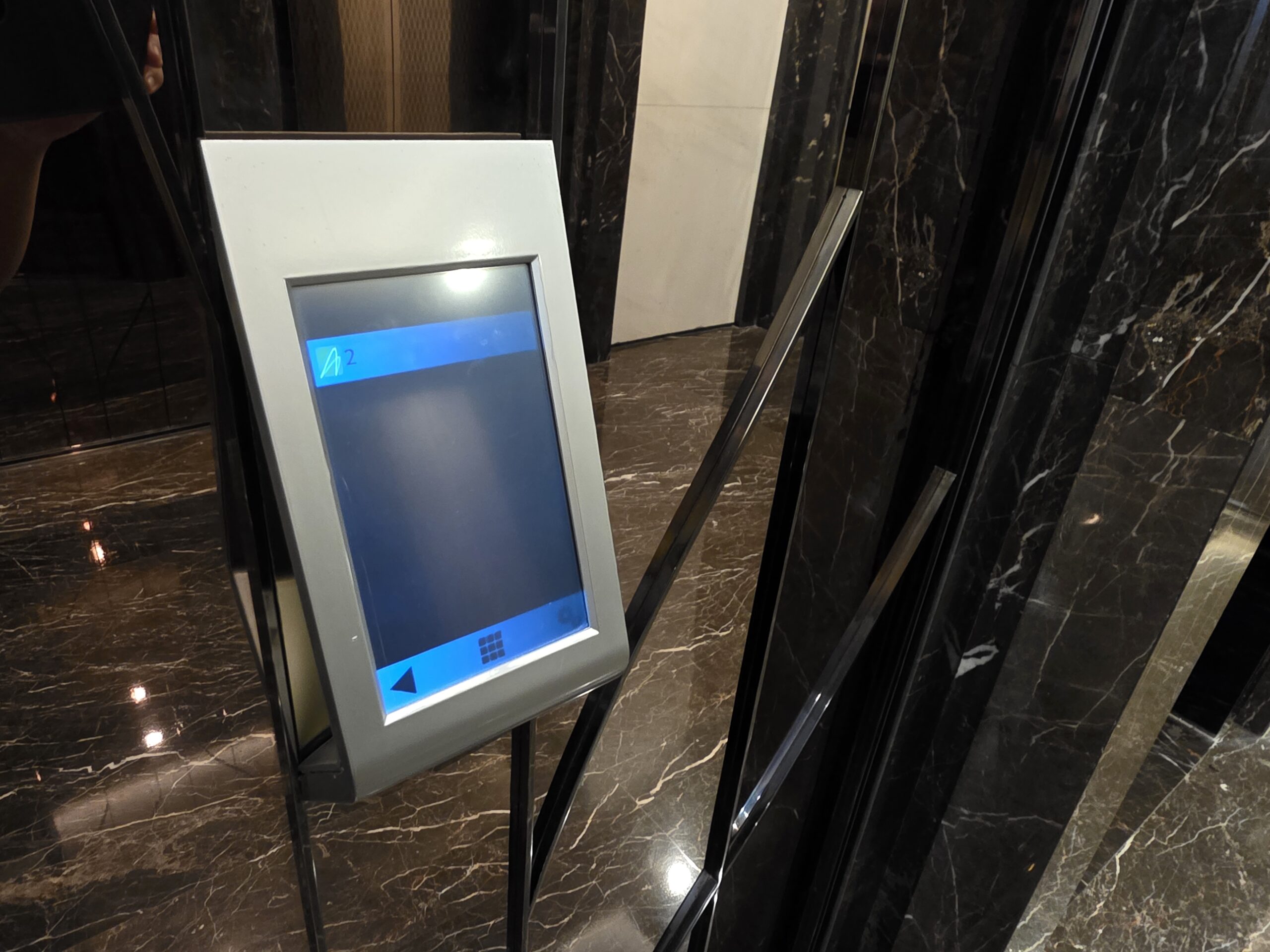 画面に表示された2階をタップ