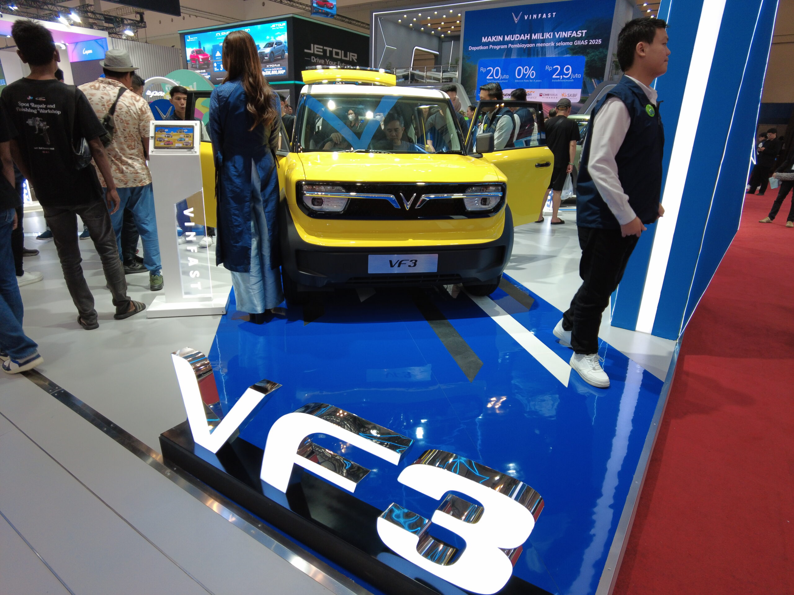 ビンファストのエリアで展示されていた「VF3」