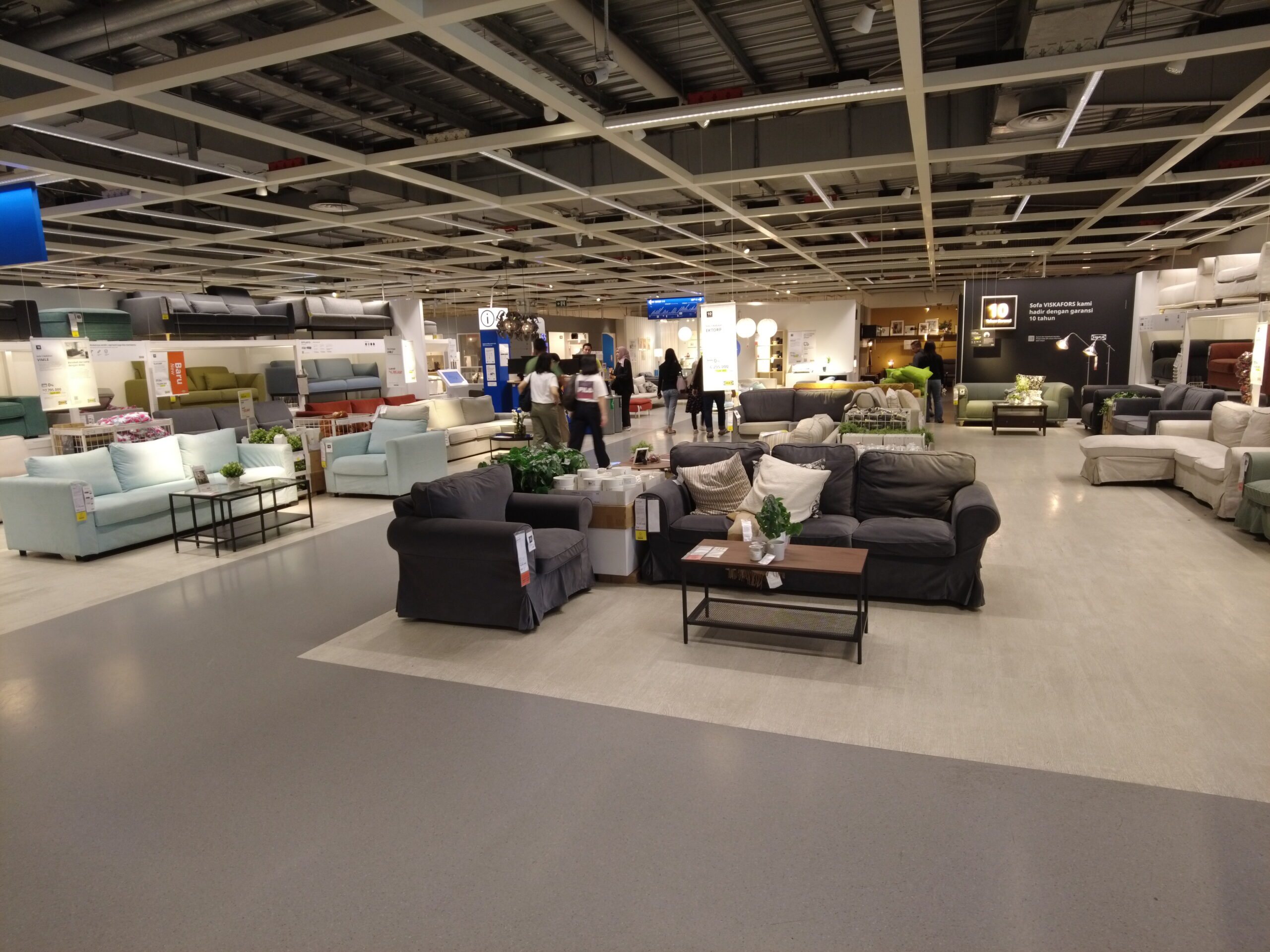 IKEAの2階はディスプレイ中心。