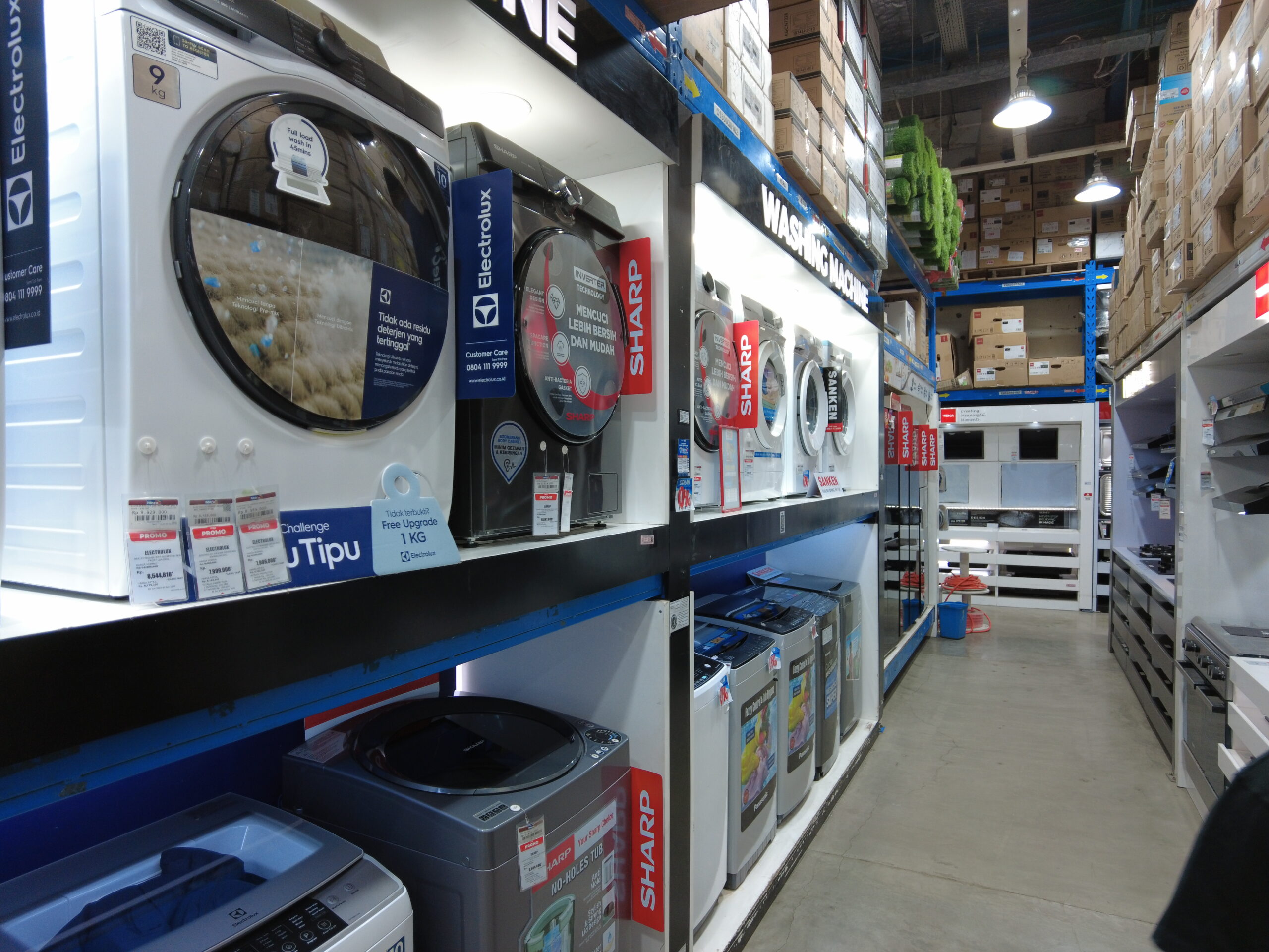 家電製品も売られています。