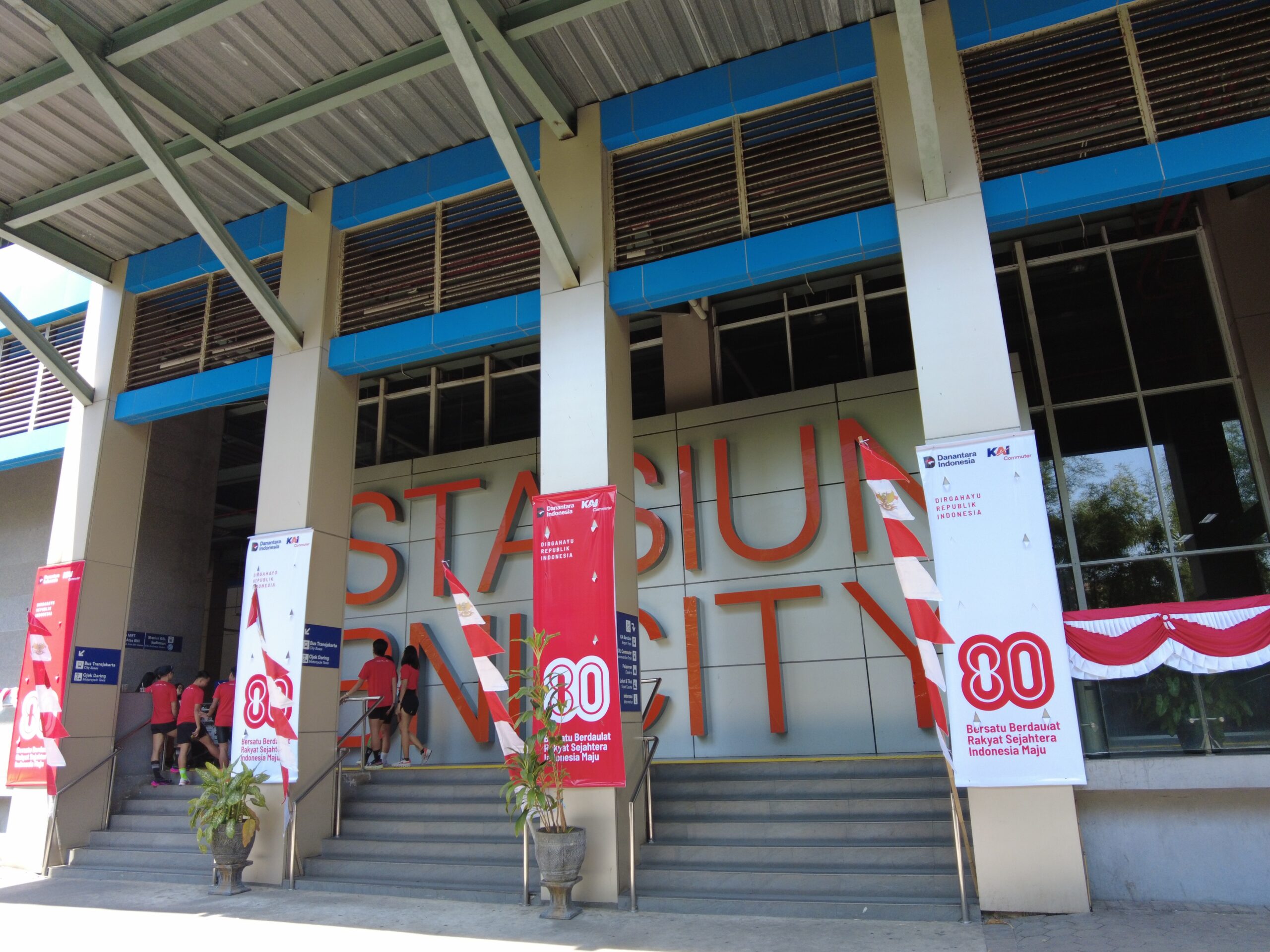 駅名の主張が強いSTASIUN BNI CITY