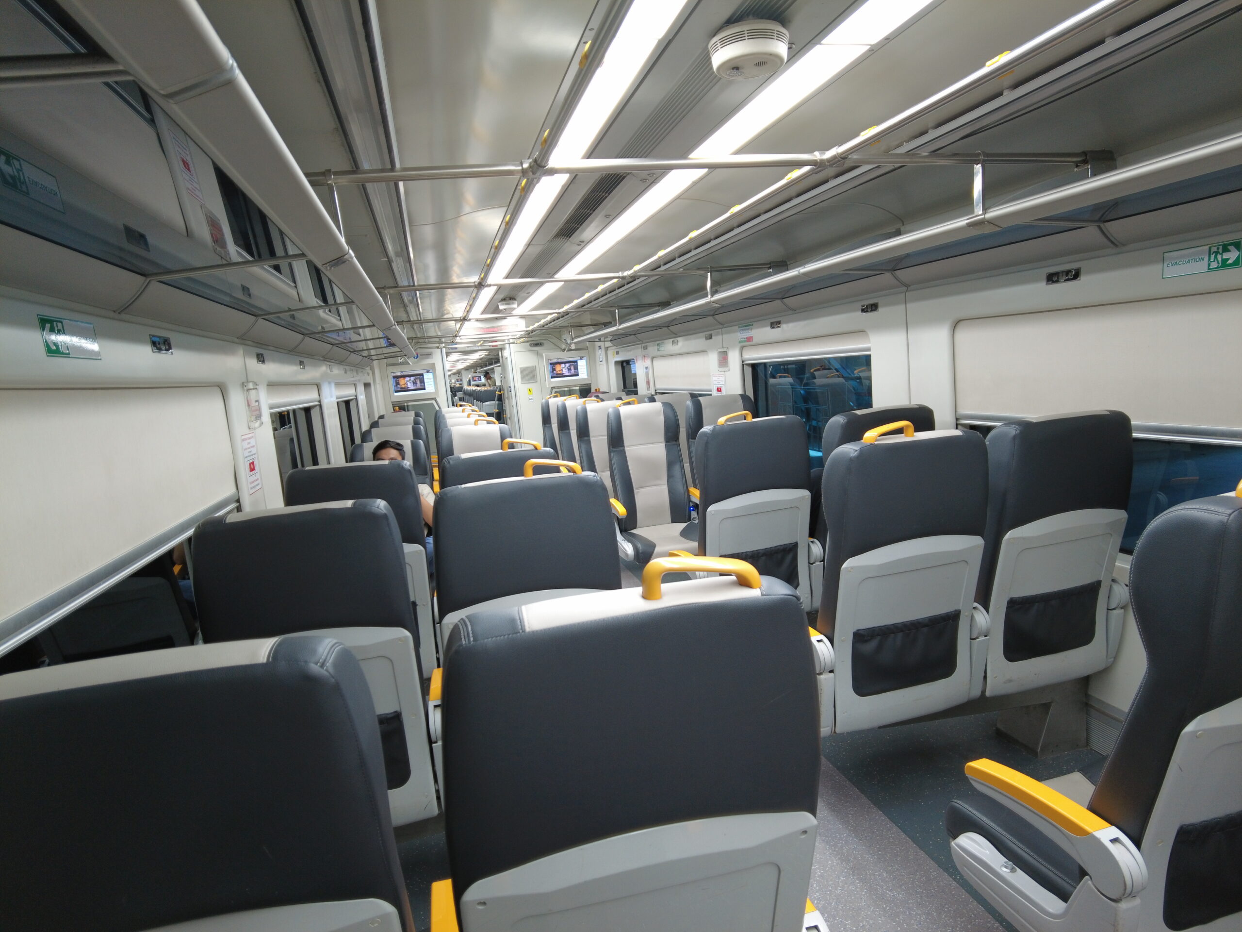 車内はこんな感じ。