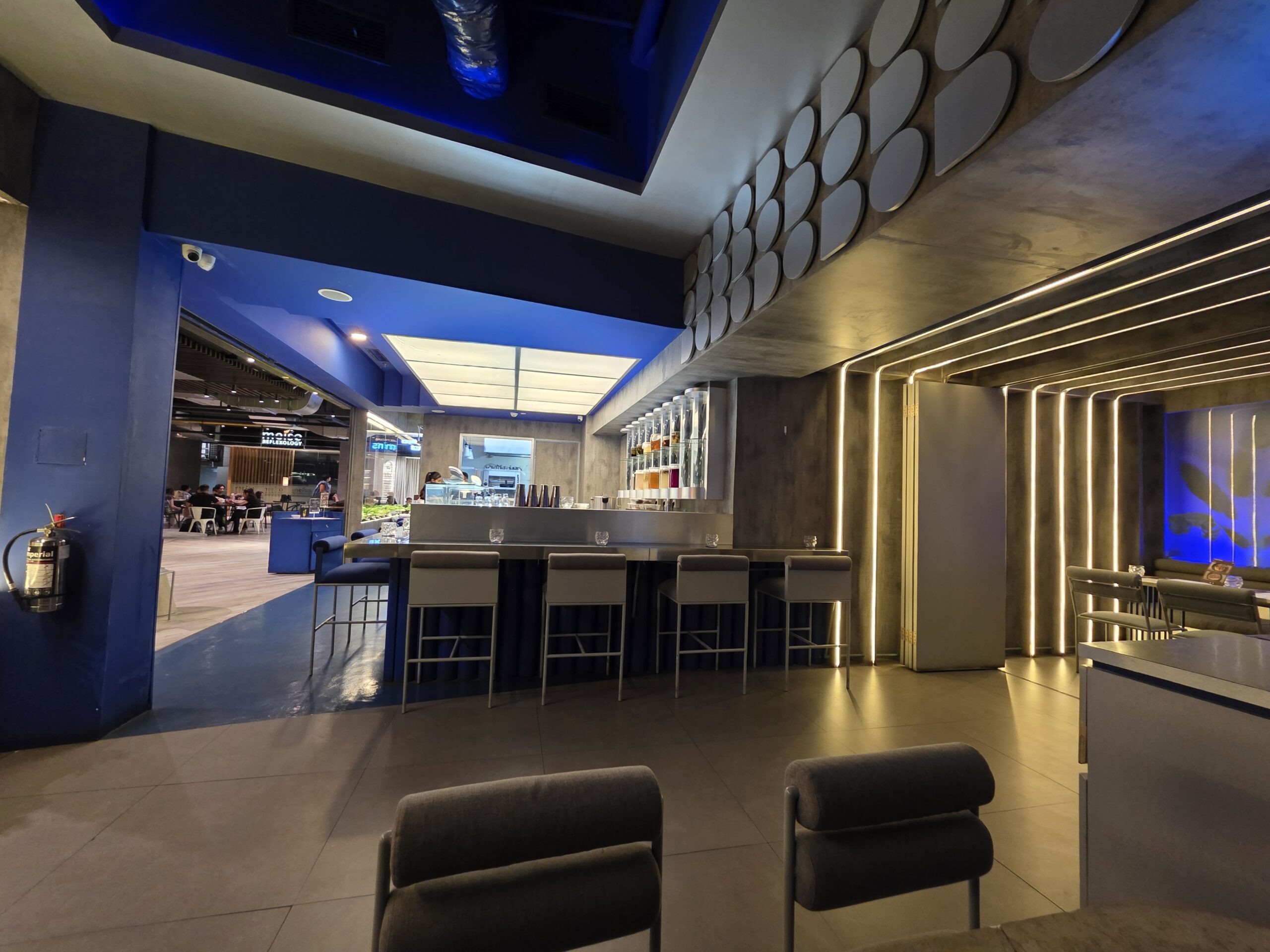 店内はこんな感じ。いい意味で軽い感じ。