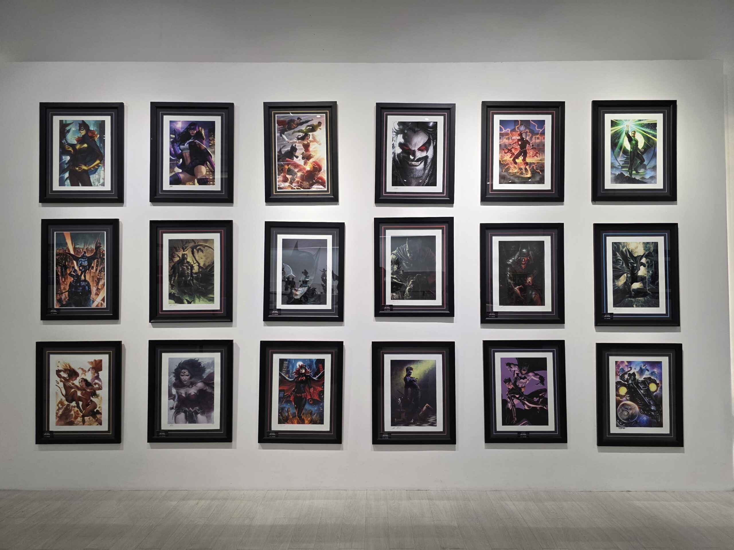 人気キャラクターを描いた絵も並んでいます。