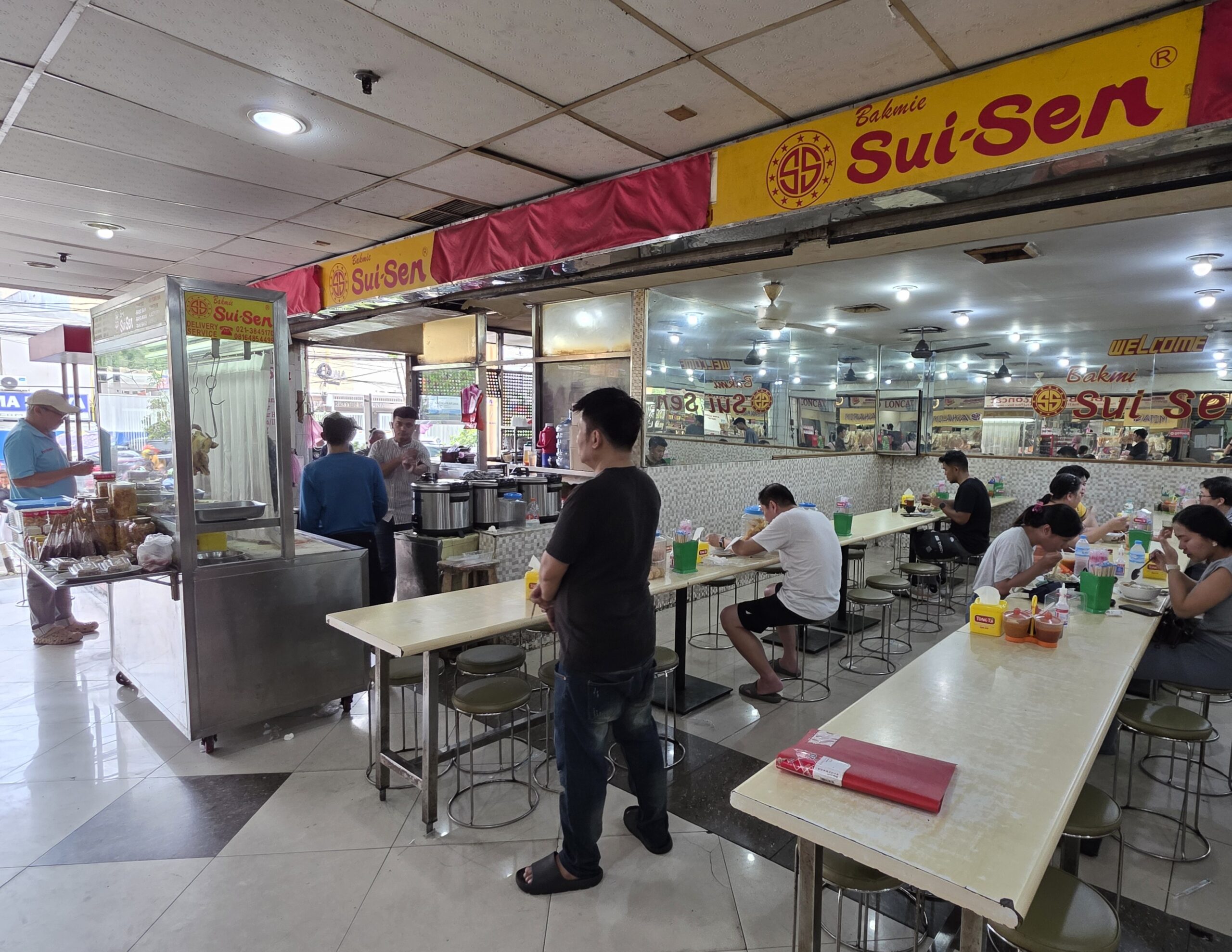 お店はこんな感じです。