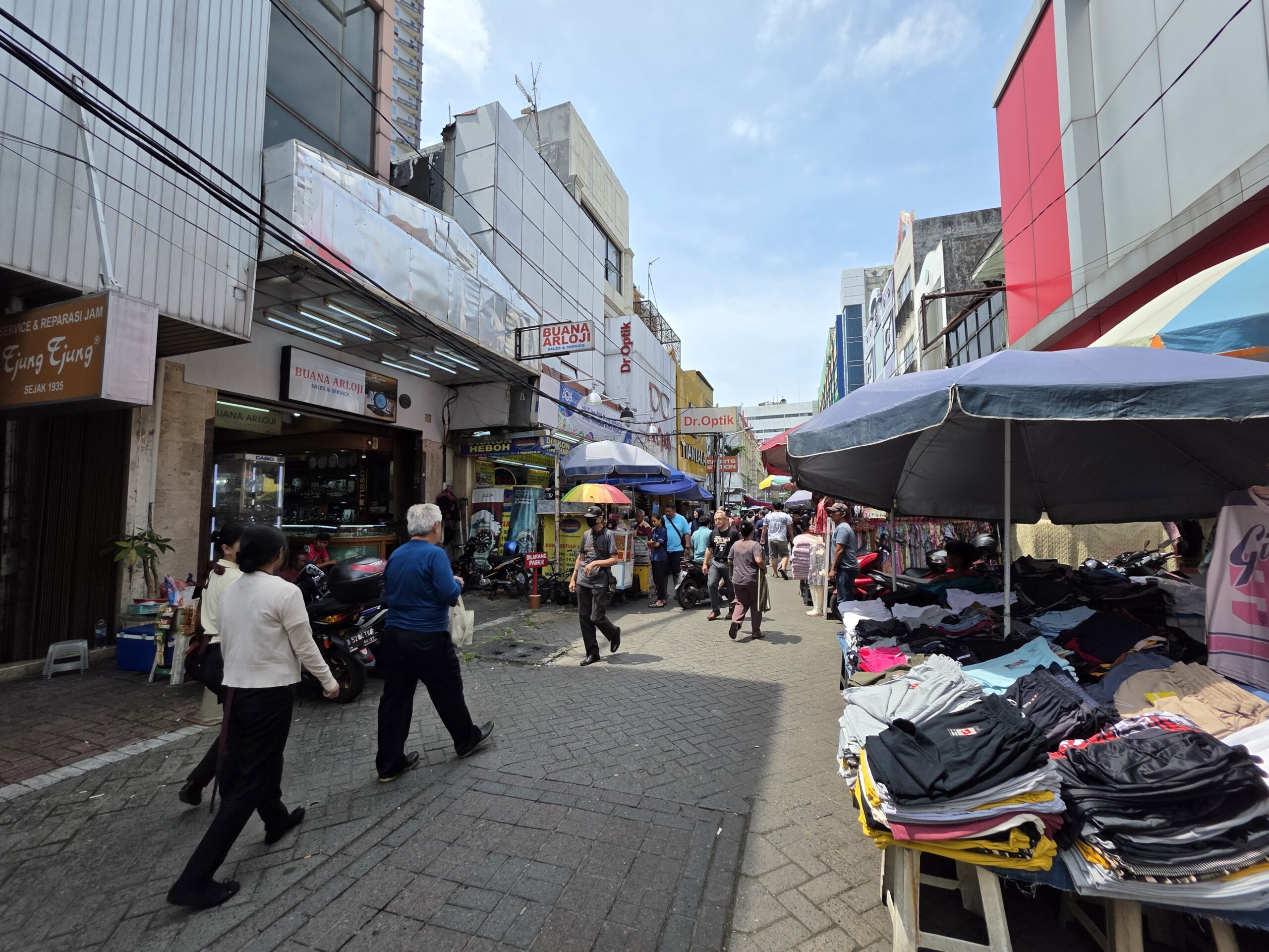 パサール・バルの様子。