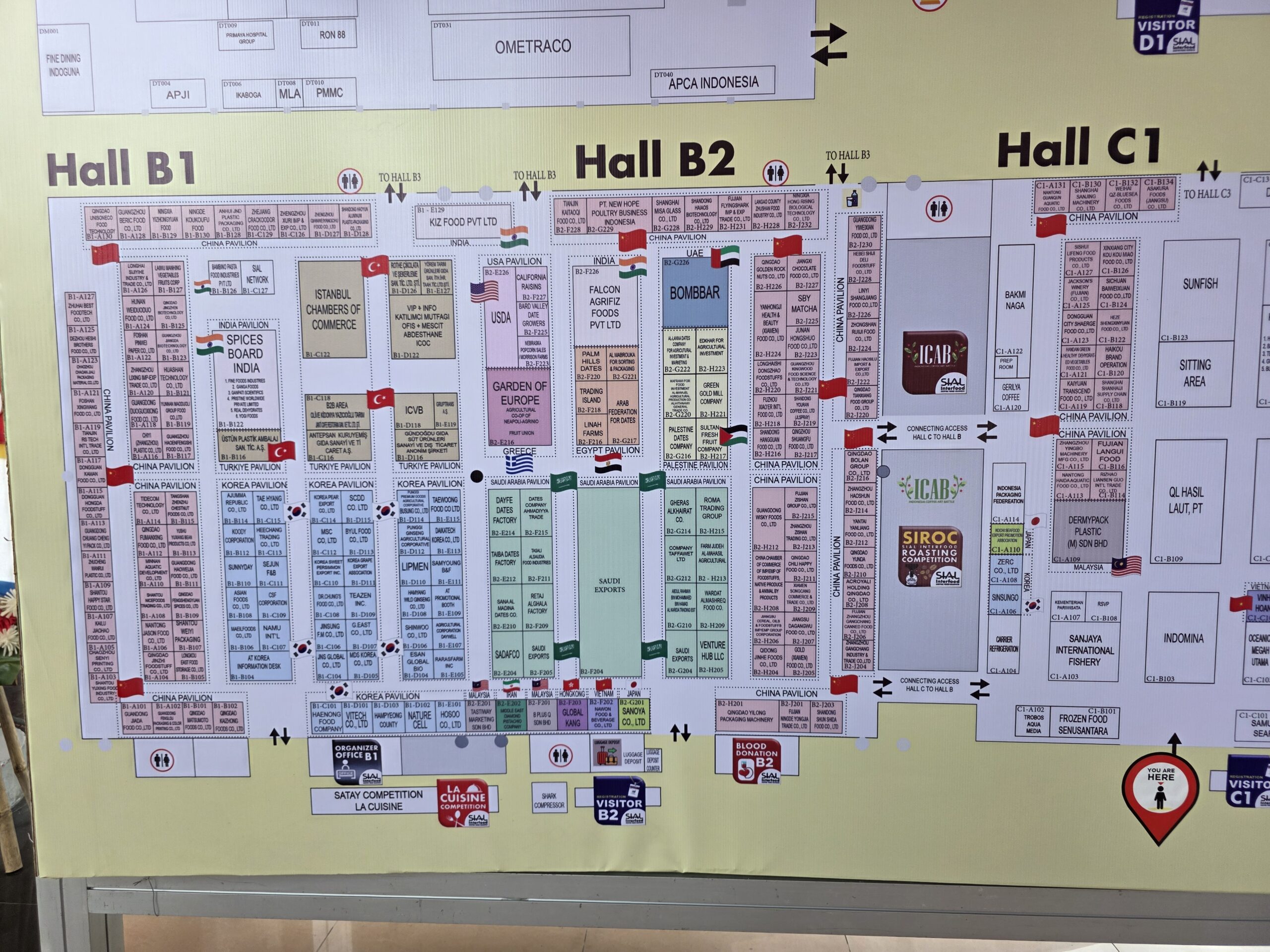 ホールBにある各国のブース。黄緑色が日本企業。