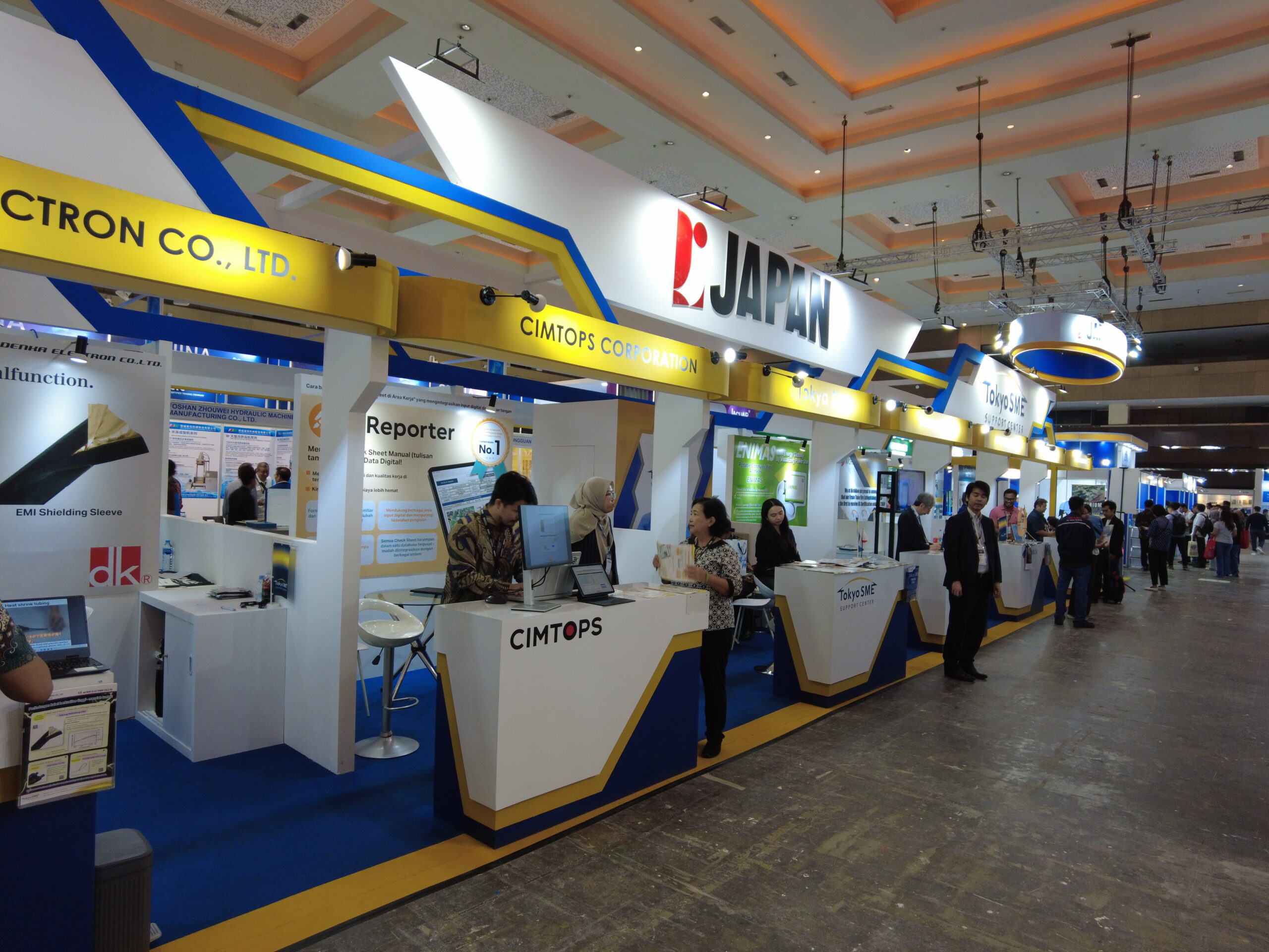 日本の企業が並んだブース