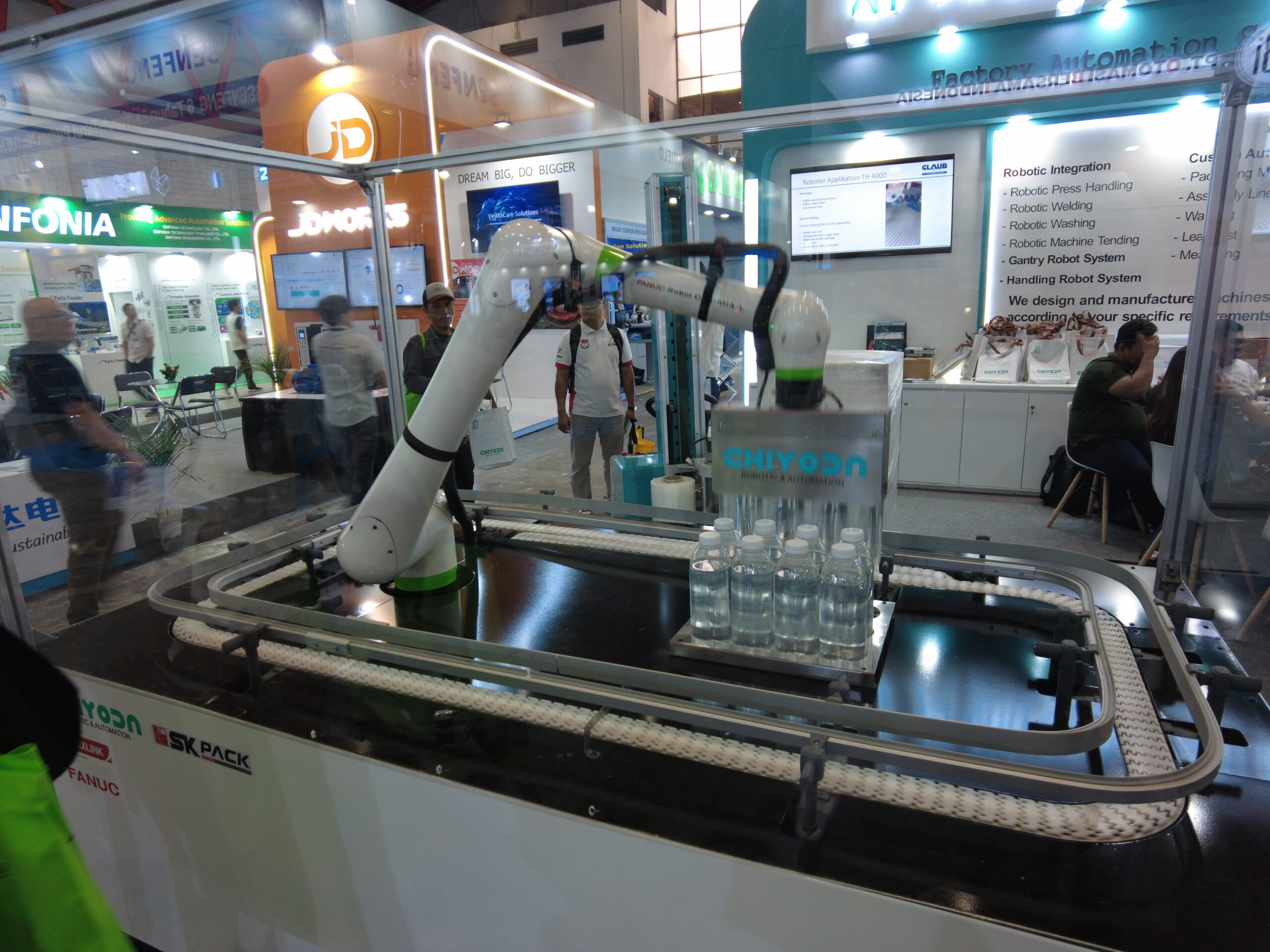 PT. Chiyoda Kogyo Indonesiaさんの展示していたロボット