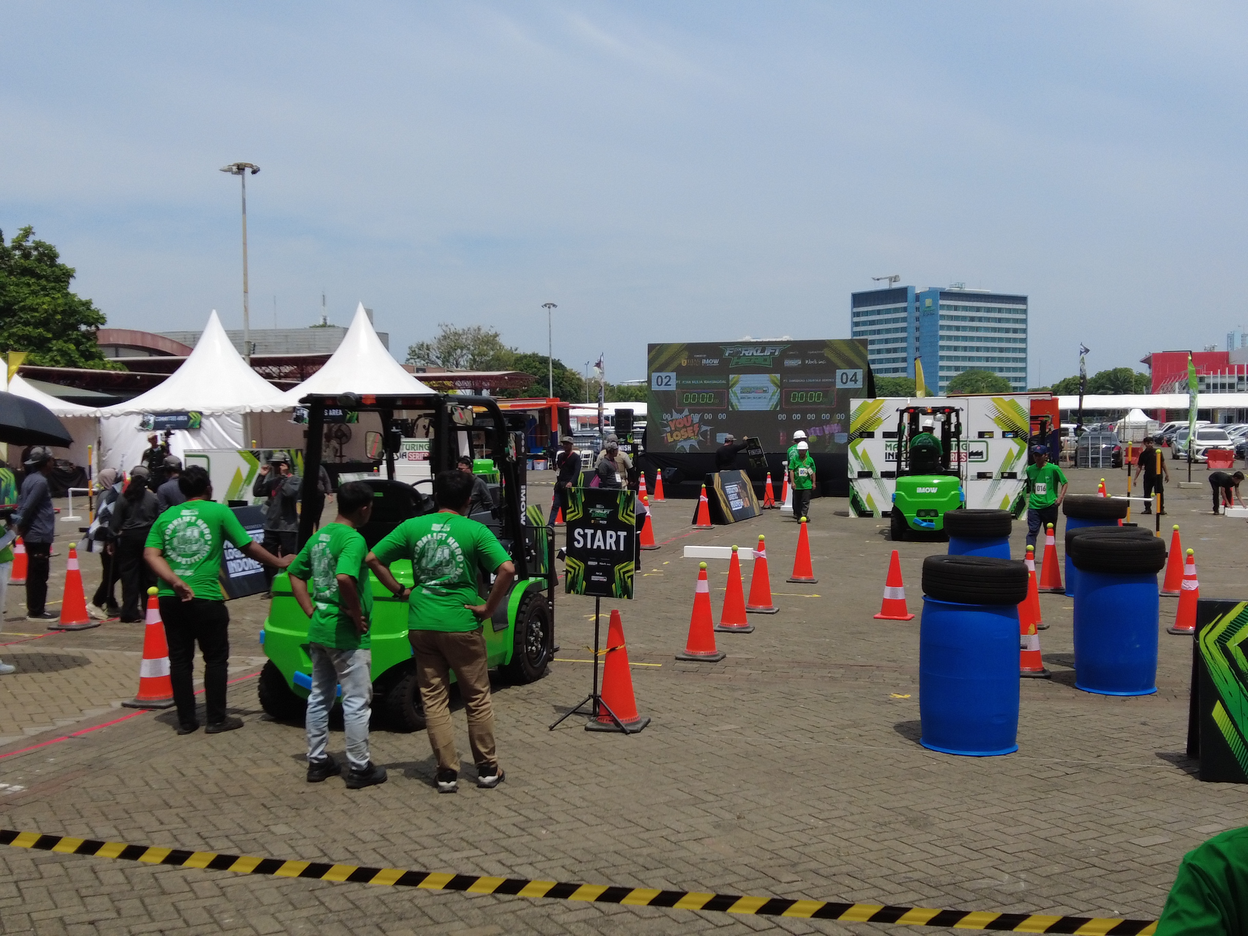 「FORKLIFT HERO」という催し物がありました。